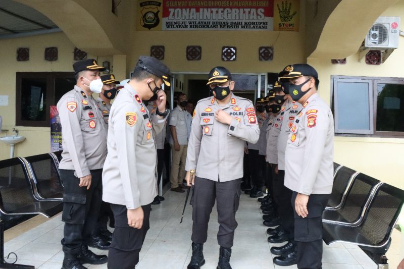 Kapolres Musi Rawas AKBP Achmad Gusti Hartono kunjungi Polsek Muara Beliti dalam rangka tatap muka dihari pertama bertugas di Polres Musi Rawas, (12/1) 