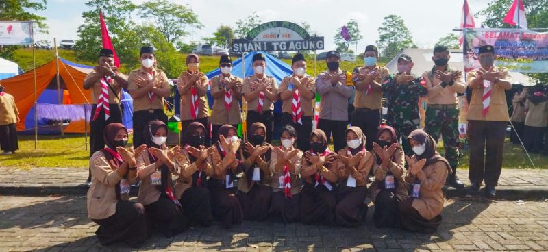 Foto bersama, agenda PTBA dalam rangka memperingati Gerakan Nasional (Gernas) Bulan Keselamatan dan Kesehatan Kerja (K3) PTBA Tahun 2022 diikuti siswa-siswi SMA Sederajat se-Kabupaten Muara Enim yang dibuka langsung General Manager Pertambangan Tanjung Enim PTBA Venpri Sagara, (12/2) 