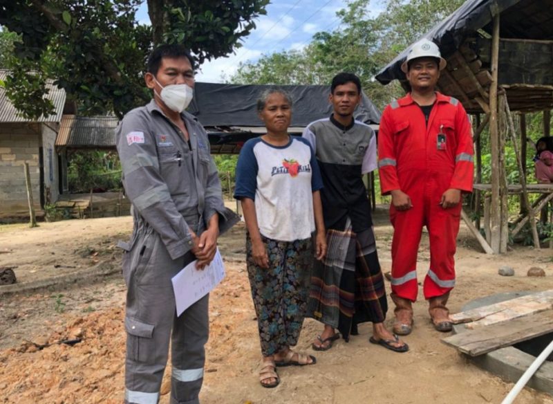 Pemberian bantuan sumur galian kepada warga Dusun 6 Desa Keluang Kecamatan Tungkal Ilir