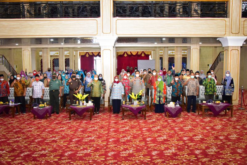 Apel Siaga Nasional Tim Pendampingan Keluarga (TPK) dalam rangka mempercepat penurunan keluarga beresiko stunting di Kabupaten Mura di Auditorium Pemkab Mura