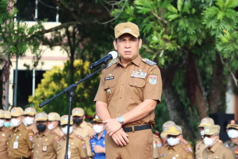 Walikota Lubuklinggau H SN Prana Putra Sohe saat memimpin apel Perdana pasca cuti bersama Idul Fitri, (9/5)