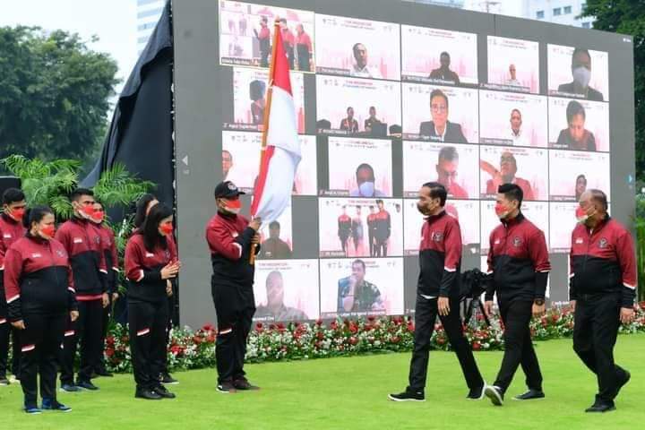 Presiden Joko Widodo melepas kontingen Indonesia ke SEA Games Ke-31 di Vietnam, (9/5) 