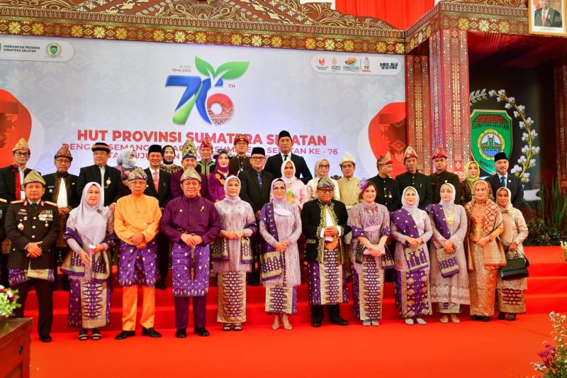 Foto bersama usai Paripurna HUT Provinsi Sumsel