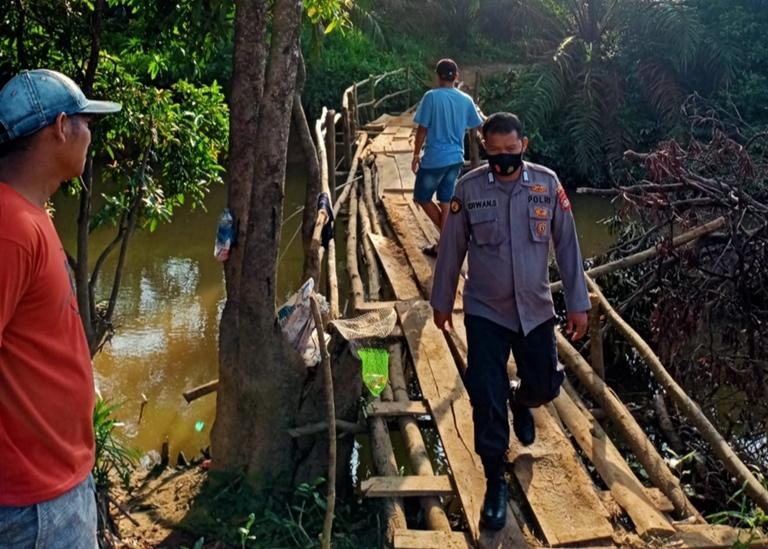 Petugas kepolisian langsung terjun ke lokasi, (16/5) 