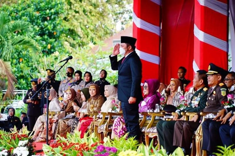 Pelaksanaan upacara HUT Bhayangkara ke 76 di halaman Griya Agung, Palembang