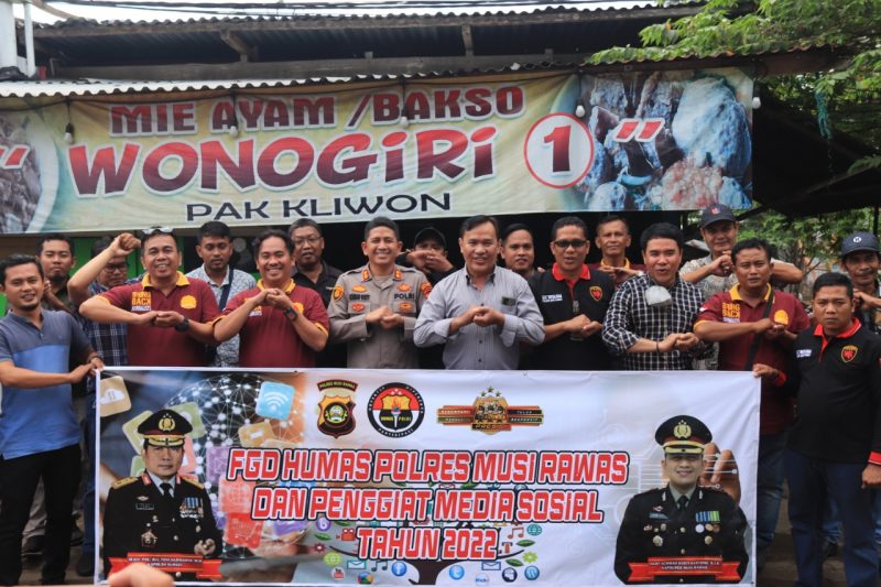 Foto Bersama wartawan Musi Rawas dan Kapolres Musi Rawas, Kasat Reskrim