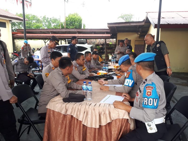 Supervisi Birolog Polda Sumsel, melakukan pengecekan senjata api (Senpi) serta amunisi personel Polres Musi Rawas