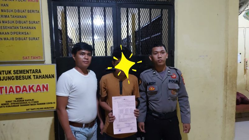 AMANKAN-AS (16) remaja asal Kecamatan Karang Dapo saat diamankan di Polres Muratara. 