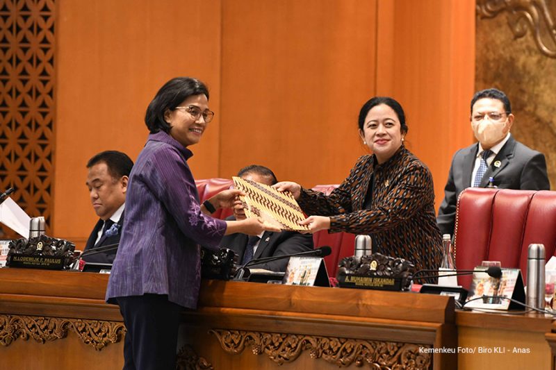 Menkeu Sri Mulyani Indrawati dan Ketua DPR RI Puan Maharani pada Rapat Paripurna DPR RI ke-4 Masa Persidangan I Tahun Sidang 2022-2023, (6/9) 