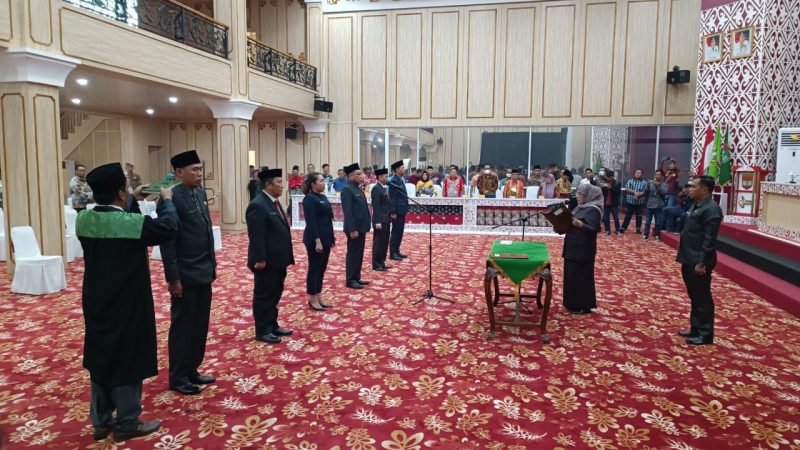 Wabup Musi Rawas Hj Suwarti lantik enam pejabat tinggi pratama Musi Rawas, (22/9) 