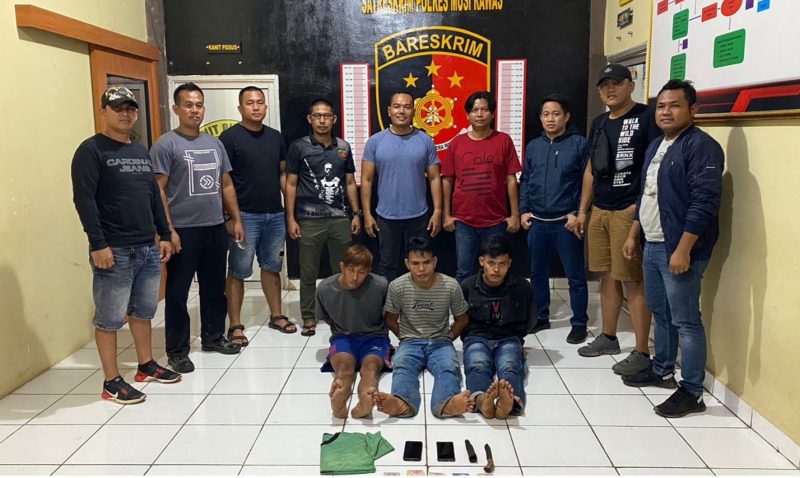 Ketiga tersangka perampokan uang nasabah Mekar di amankan Tim Landak Satreskrim Polres Musi Rawas