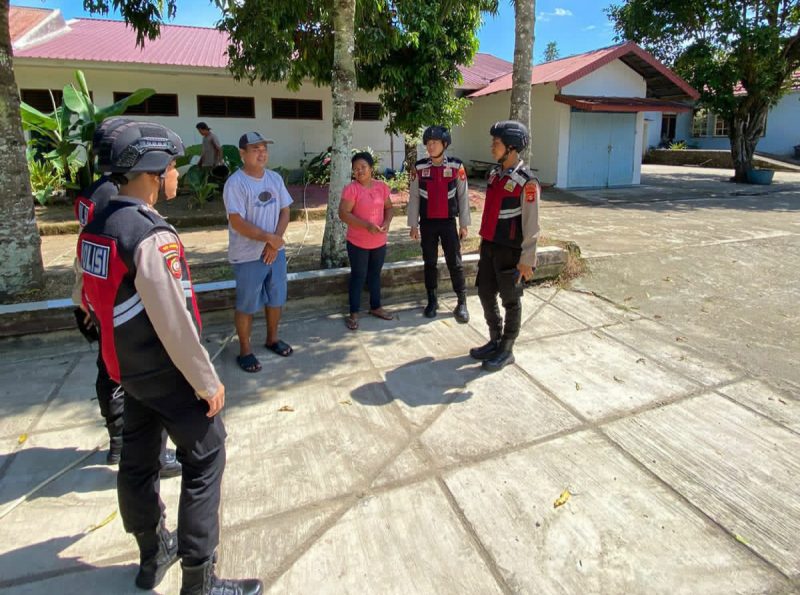 Personil Satuan Samapta Polres Musi Rawas, Polda Sumsel melakukan patroli sepeda dan memberikan edukasi serta sosialisasi agar tercipta nya Kamtibmas di lingkungan masyarakat