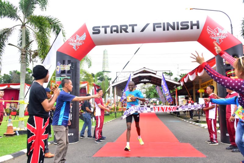 Pelari asal Kenya menjuarai Lari Beduluran 10 K Polres Musi Rawas
