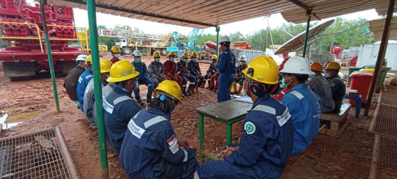 Para pekerja Medco E&P di lokasi ditemukan nya cadangan gas baru