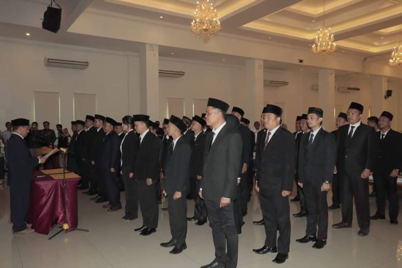 Ketua KPU Kota Lubuklinggau Topandri melantik 40 anggota PPK di Ballroom Hotel Dewinda, (4/1) 