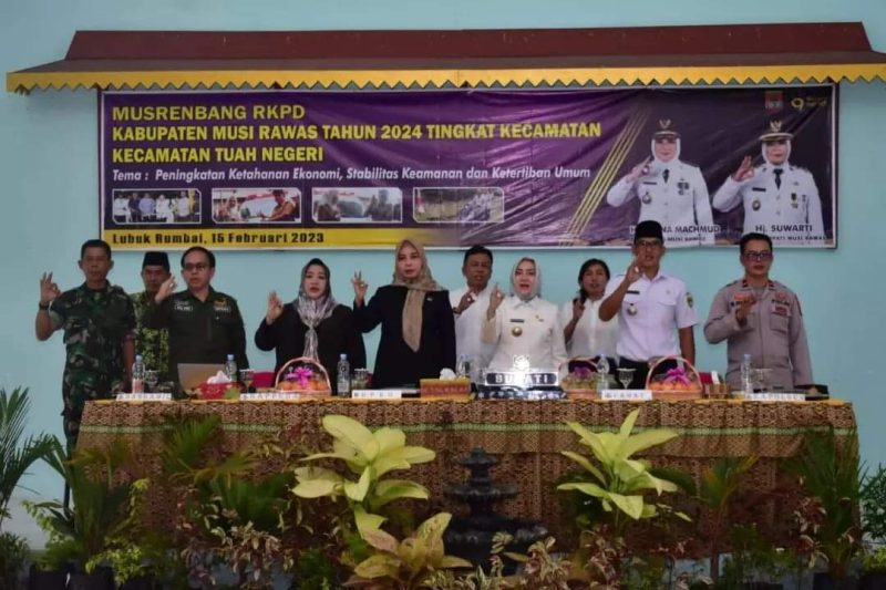 Bupati Musi Rawas Hj Ratna Machmud menghadiri Musrenbang Kecamatan Tuah Negeri, (15/2)