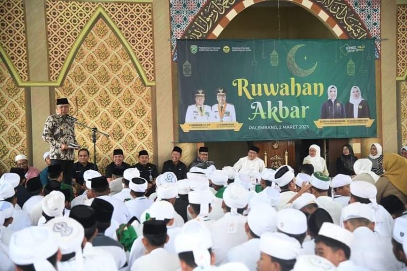 Ratusan santri Ponpes Aulia Cendikia menggelar Ruwahan Akbar, bersama Persatuan Wanita Olahraga Seluruh Indonesia (PERWOSI) Provinsi Sumatera Selatan, (2/3) 