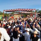 PADATI-Ribuan peserta jalan sehat bersama BUMN memadati lapangan Surulangun, Kecamatan Rawas Ulu, Kabupaten Muratara, Minggu (5/2). 