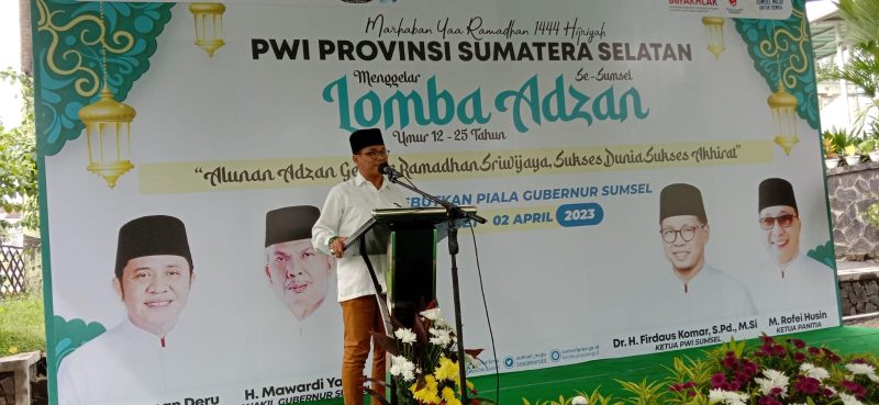 Ketua PWI Sumsel Dr H Firdaus Komar saat membuka lomba Azan di Sekretariat PWI Sumsel, (27/3)