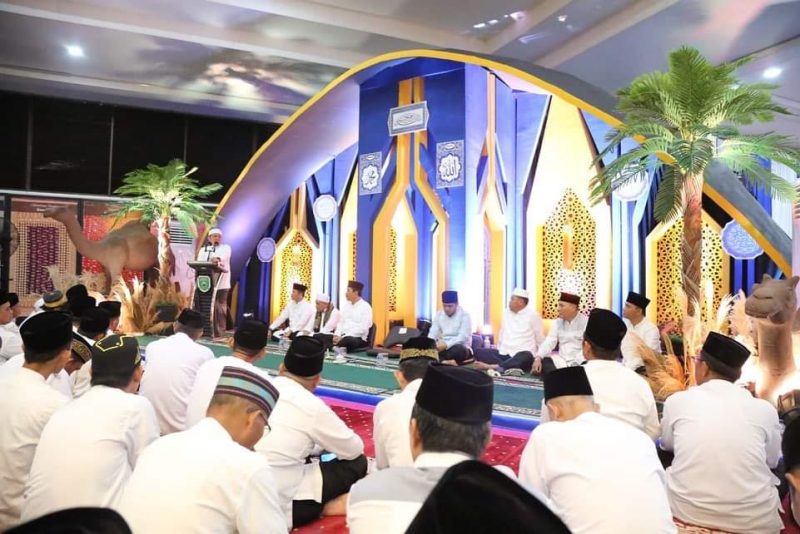 Gubernur Sumsel H Herman Deru pengajian Ramadhan bersama OPD dan mitra sosial di Griya Agung Palembang, Minggu (2/4) malam.