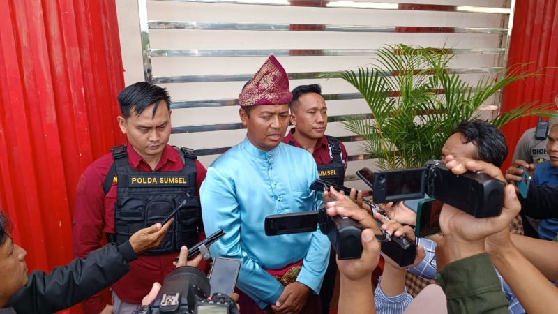 Kapolres Musi Rawas AKBP Danu Agus Purnomo SIK, MH saat memberikan keterangan dihadapan wartawan, Rabu (3/5). 