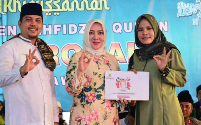 Bupati Musi Rawas Hj Ratna Machmud menghadiri acara Haflah Akhirussanah Ponpes Tahfidzul Qur'an Darul Barokah