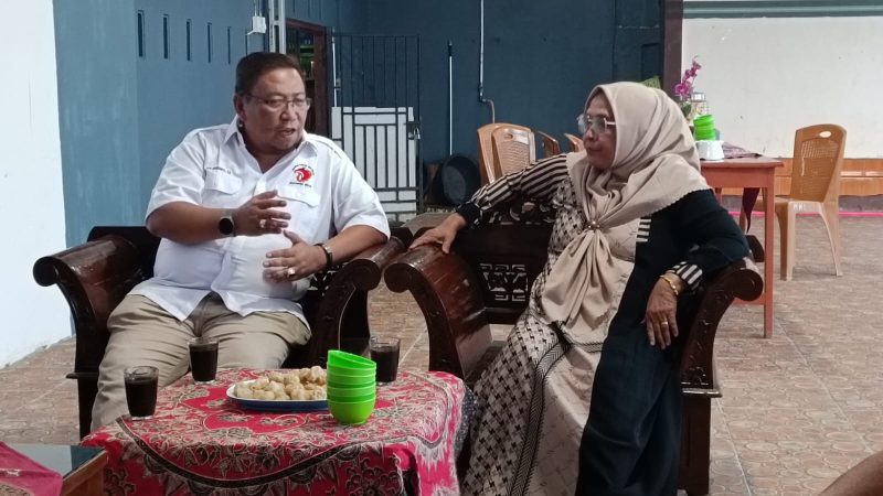 Ketum GPBI Dedi Hardianto berdiskusi bersama Ketua DPC Partai Gerindra Musi Rawas Hj Suwarti, (6/8) 