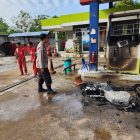 HANGUS-Sepeda motor jenis Suzuki Tunder  Hangus Terbakar di SPBU Ciptodadi, Kecamatan Sukakarya, Kabupaten Musi Rawas, Minggu (17/9) pagi. 
