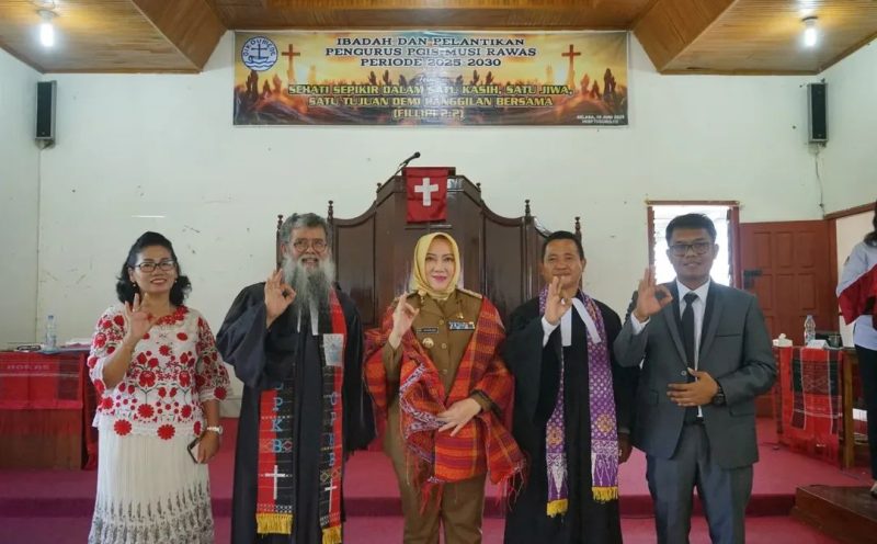 Bupati Musi Rawas Hadiri Pelantikan PGIS di HKBP Tugumulyo