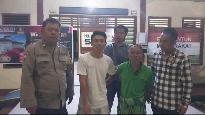 Bapak Mochtar saat bertemu anaknya di Mapolsek Lubuklinggau Timur I