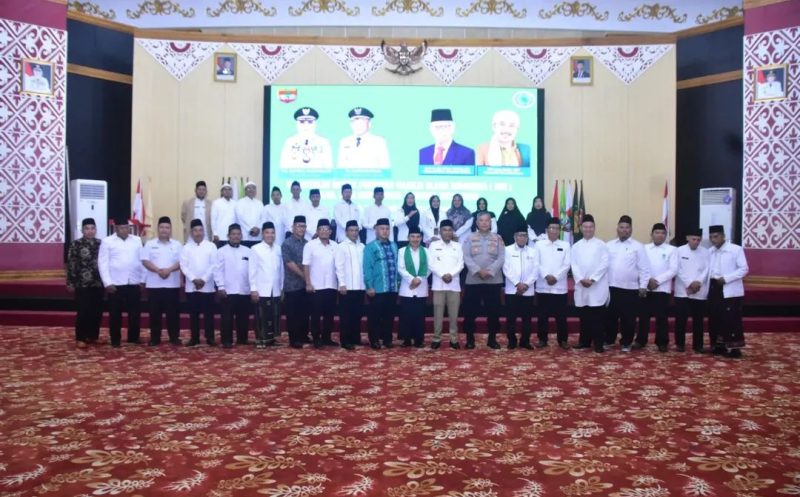 Wabup Mura H Suprayitno foto bersama Forkopimda dan pengurus DWP Musi Rawas yg di lantik