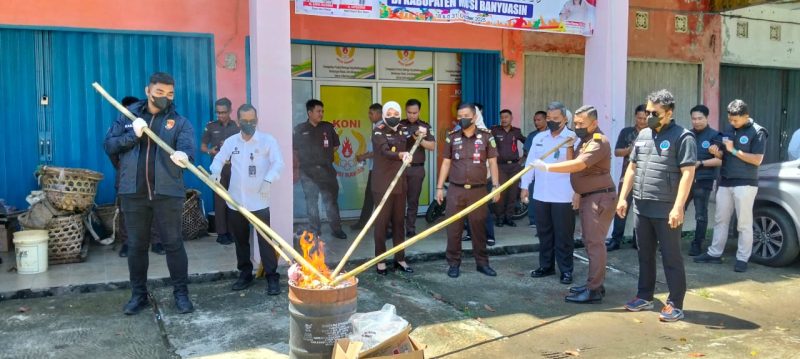 Kejari Musi Rawas Musnahkan Barang Bukti