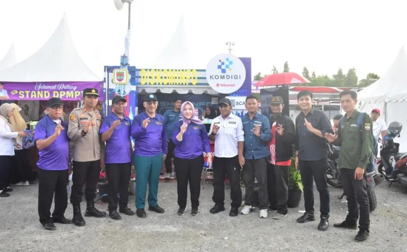 Bupati Musi Rawas, Hj. Ratna Machmud, secara resmi membuka Pekan Raya Musi Rawas Mantab 2025, Rabu (15/10/2025)