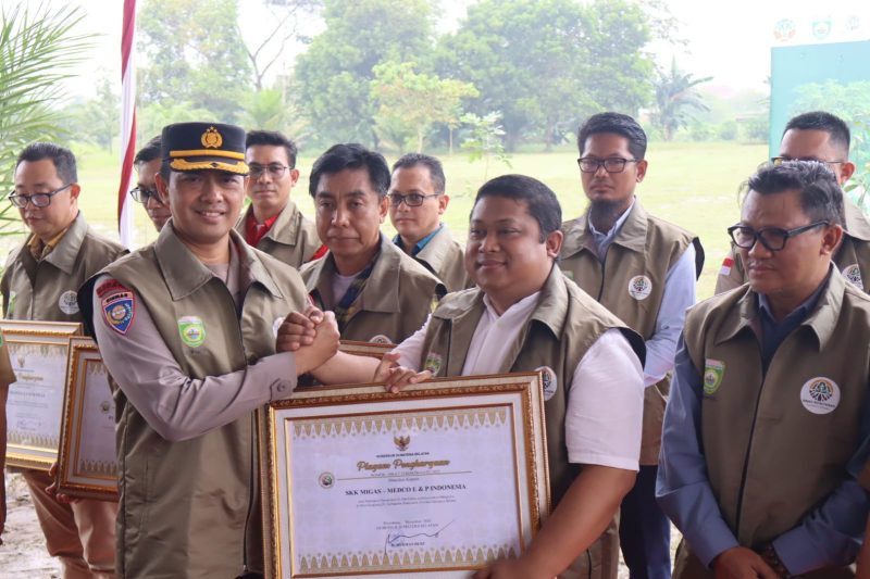 Manager Field Relation & Community Enhancement Medco E&P Indonesia Hirmawan Eko Prabowo raih apresiasi dari Gubernur Sumsel