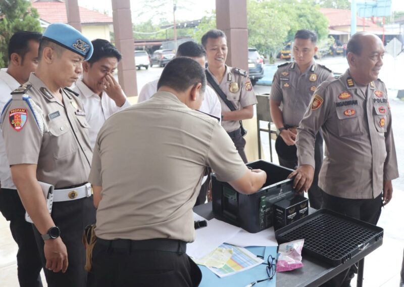 Pemeriksaan senjata api personil Polres Musi Rawas 