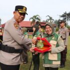 Kapolres Musi Rawas, Agung Adhitya Prananta, memberikan piagam penghargaan kepada puluhan personel Polres Musi Rawas serta penyuluh pertanian atas loyalitas dan dedikasi dalam mendukung program ketahanan pangan