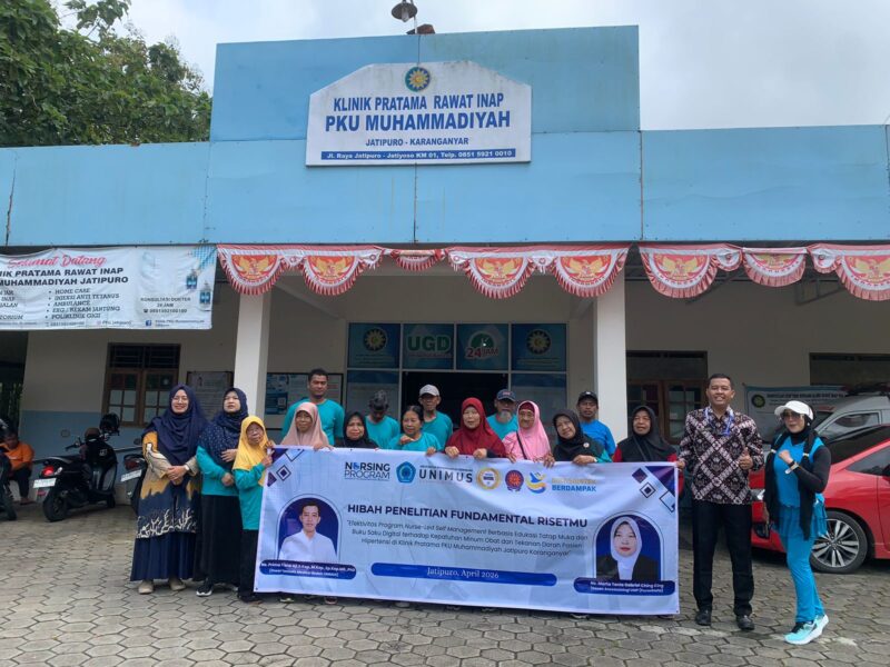 Foto bersama lounching Buku Saku Digital SMART-HTN