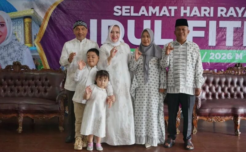 Bupati Musi Rawas Hj Ratna Machmud dan Wabup Suprayitno adakan Open House 