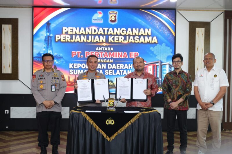 Direktur Utama PHR Muhammad Arifin menandatangani MoU dengan Kapolda Sumsel Irjen Sandi Nugroho di Ruang Serbaguna Lantai 2 Gedung di Gedung Presisi Polda Sumatera Selatan, Palembang, (11/5)