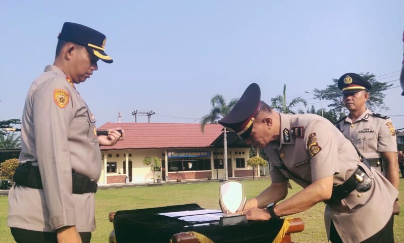 Kapolres Musi Rawas AKBP Agung Adhitya Prananta pimpin Sertijab Kapolsek Purwodadi 
