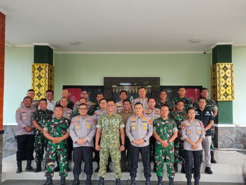Kapolrestabes Palembang Kombes Pol. Sonny Mahar Budi Adityawan, S.I.K., M.H., bersama jajaran Pejabat Utama Polrestabes Palembang dan para Kapolsek melaksanakan kunjungan silaturahmi ke Markas Kodim 0418/Palembang