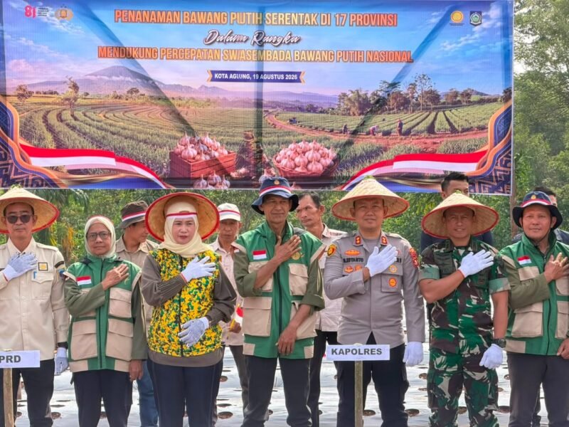 Polres Lahat Tanam Bawang Putih