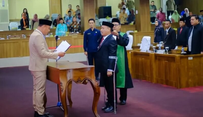 Septiandry Arrosyidu dilantik sebagai anggota DPRD Musi Rawas
