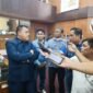 Ketua Badan Kehormatan (BK) Siswantoro saat di wawancarai wartawan 