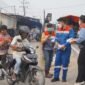 Tim PHE Jambi Merang bersama Puskesmas Bayung Lencir membagikan masker gratis kepada masyarakat untuk mengurangi dampak paparan asap karhutla.