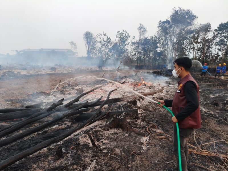 Polsek Muara Kelingi Tangani Hotspot Karhutla di Desa Petunang Musi Rawas