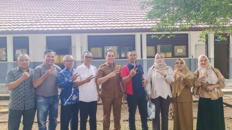 Usai Rapat Komite Sekolah SMA Negeri 2 Lubuklinggau, dihadiri Kepsek SMAN 2 Zulkarnain, Pengawas SMAN 2, Supardi, Ketua Komite Sekolah Suparto Ujang berserta pengurus Komite Sekolah