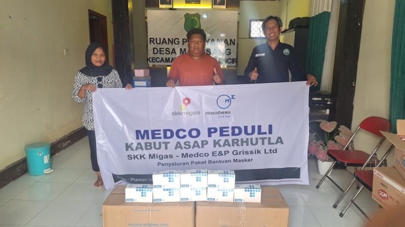 SKK Migas dan Medco E&P menyalurkan 2.800 kotak masker serta bantuan susu bagi masyarakat di 14 desa di Musi Banyuasin untuk membantu menghadapi dampak karhutla.