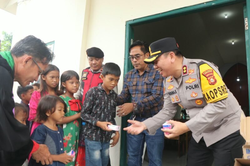 Polres Musi Rawas Gelar Minggu Kasih dan Baksos di GKII SAD Sukaraya