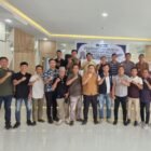 Foto bersama insan pers di wilayah Kabupaten Musi Rawas bersama Kasi Intel dan Kasubsi Intelijen Kejari Musi Rawas di Ruang Rapat Kejari Musi Rawas, Muara Beliti